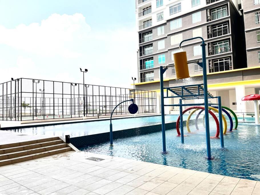 Urban Home-Swimming Pool-City Center Malacca Exterior photo