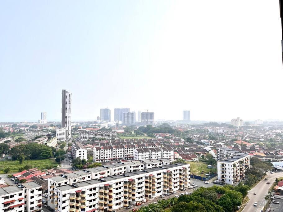 Urban Home-Swimming Pool-City Center Malacca Exterior photo