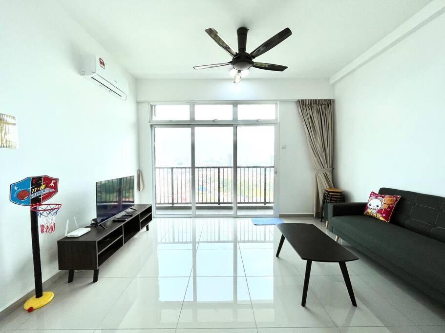 Urban Home-Swimming Pool-City Center Malacca Exterior photo
